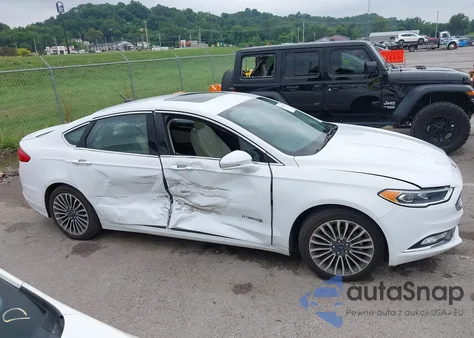 2017 Ford Fusion Hybrid Titanium из США, поврежденный, VIN 3FA6P0RU1HR233107